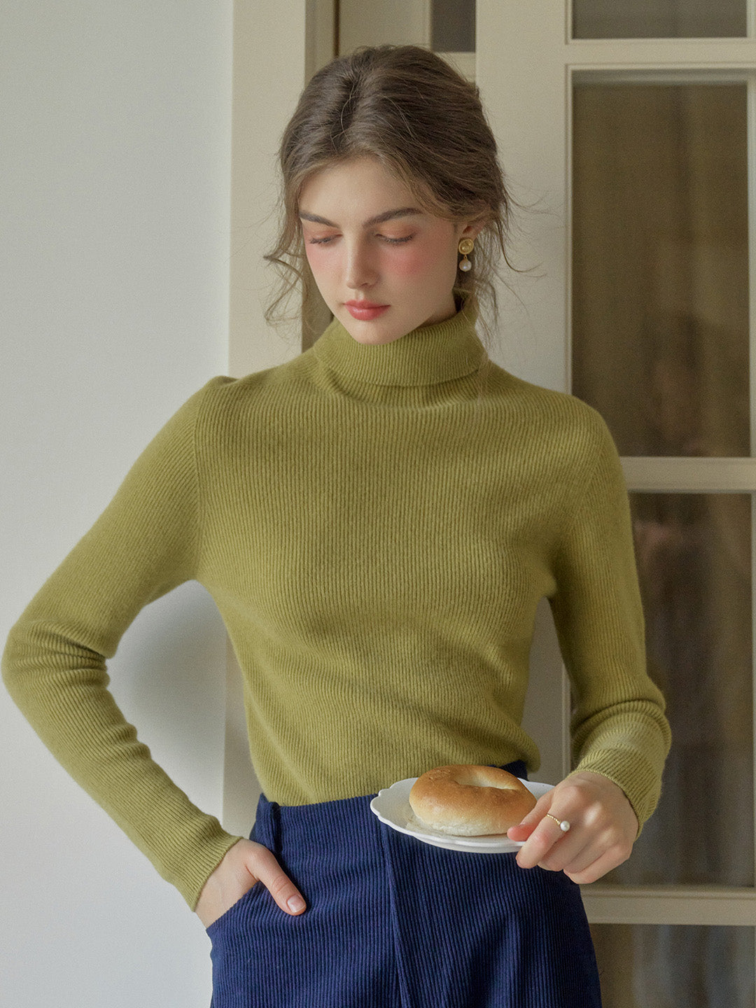 Yasmin Simple Turtleneck Slim Fit Wool& Cashmere Sweater - White
