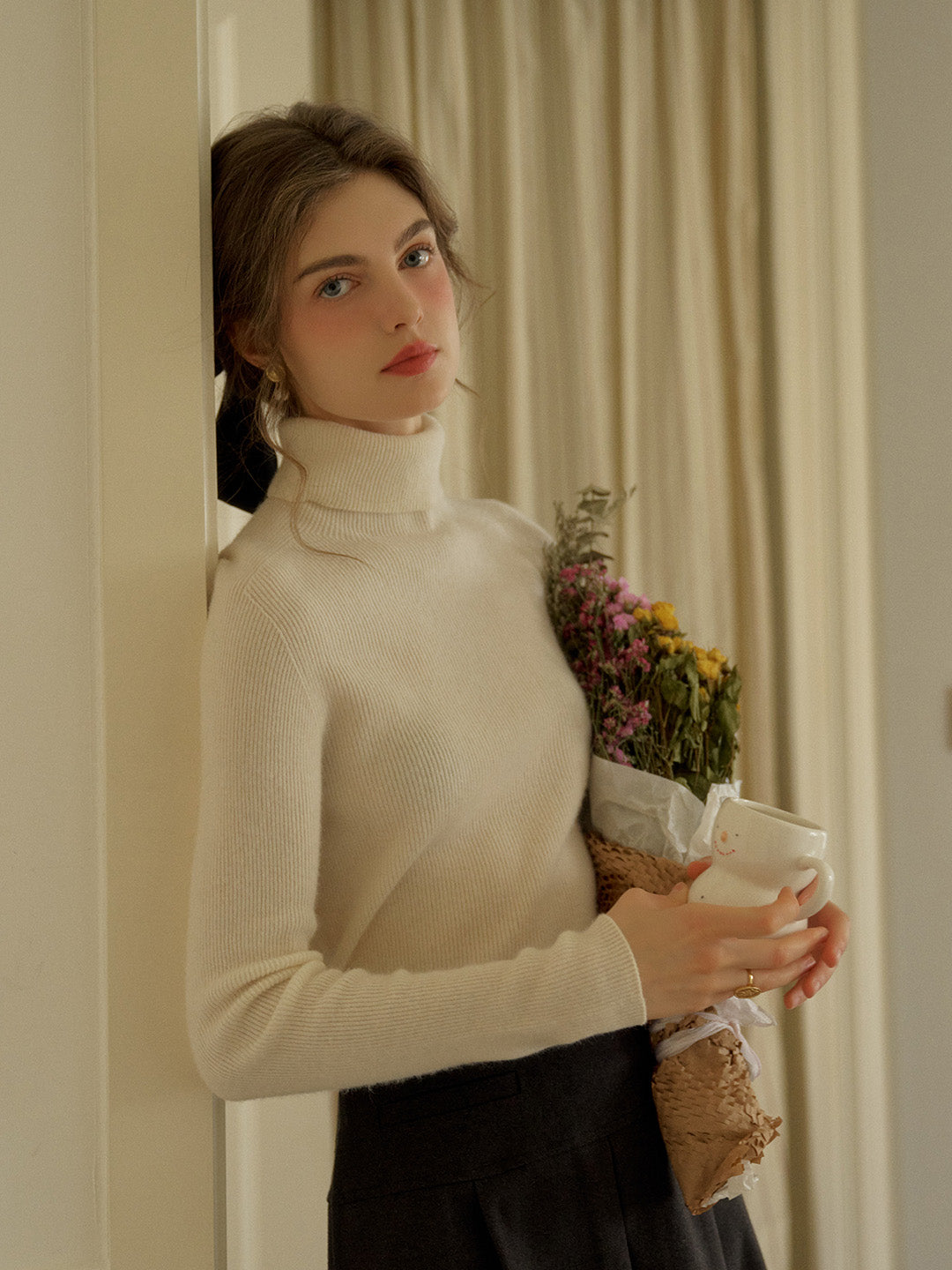 Yasmin Simple Turtleneck Slim Fit Wool& Cashmere Sweater - White