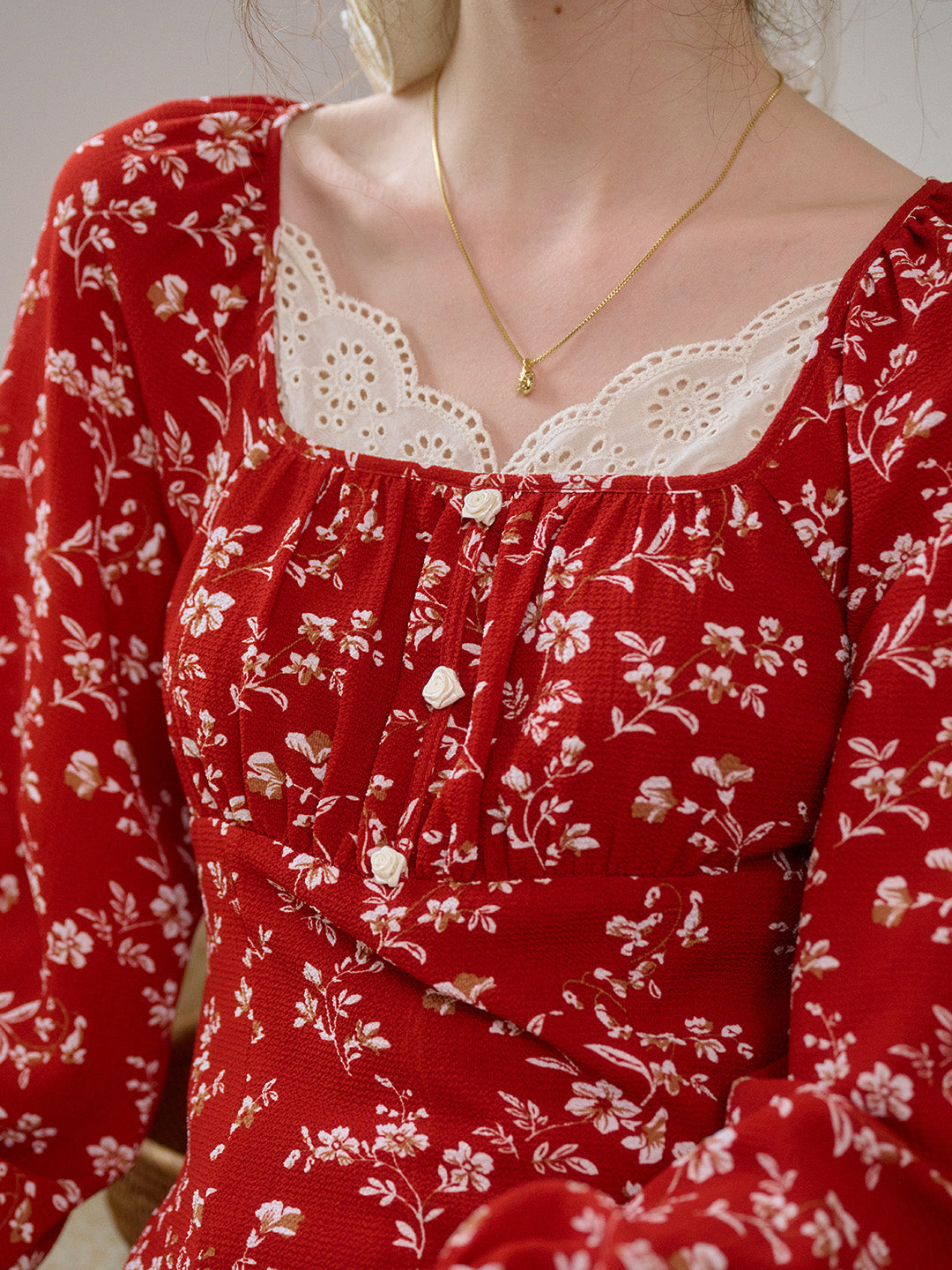 【Final Sale】Kairi Square Collar Lace Floral Blouse